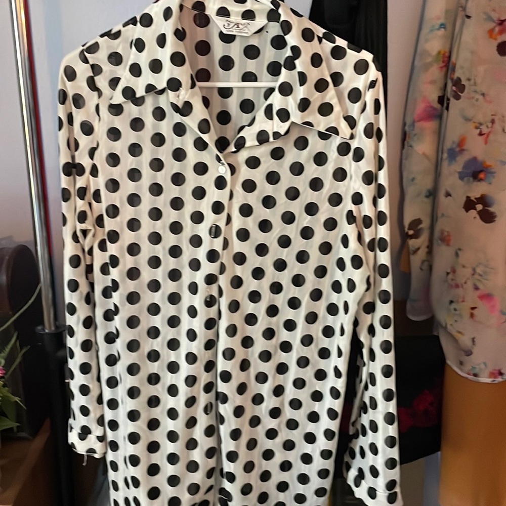 Pretty sure it’s a men’s shirt from the 70s!but so cute